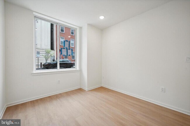 Building Photo - 225 N 12th St