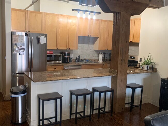 Foto del edificio - 1735 W Diversey Pkwy