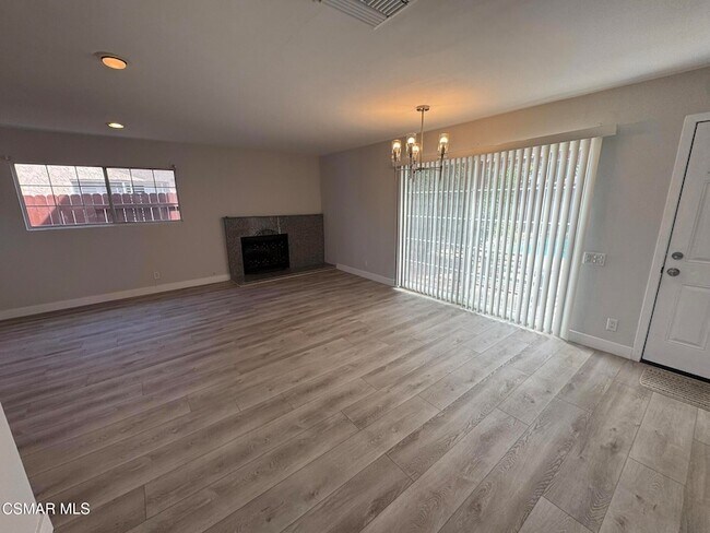 Foto del edificio - 22630 Gilmore St