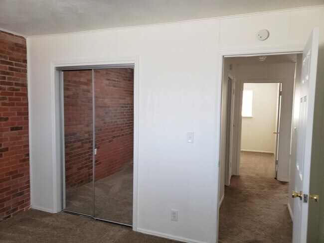 Foto del edificio - 1414 E 6th St