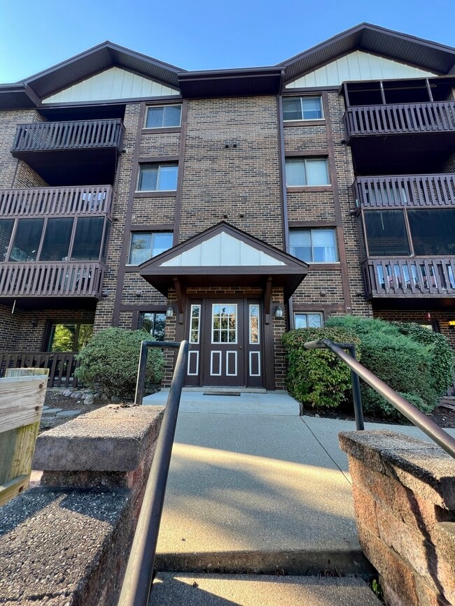 Foto del edificio - 5985 Lakeside Pl