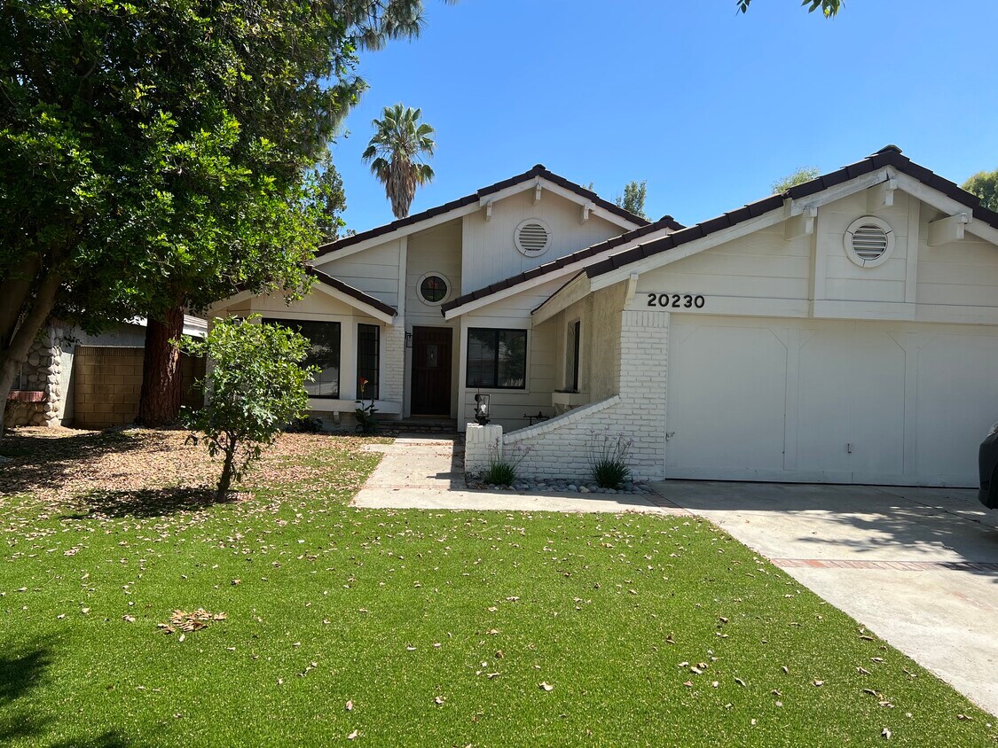 Vista frontal - 20230 Stagg St