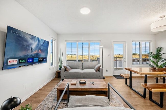 Photo du bâtiment - 1430 Aster Way NW