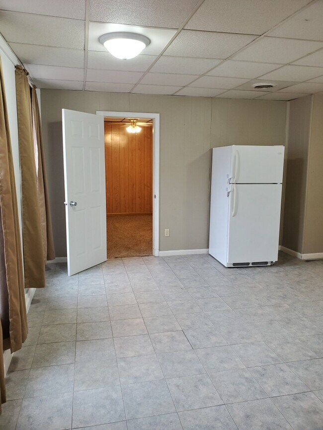 Kitchen - 618 Grant St