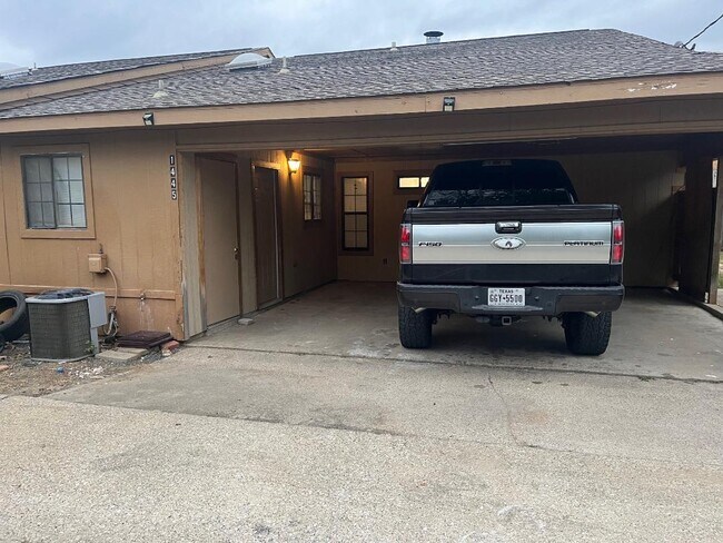 Foto del edificio - 1445 Lake Crest Ln