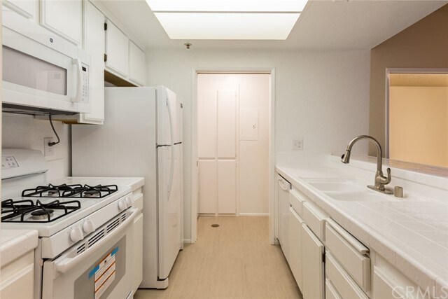 Building Photo - 2563 Plaza del Amo Plz