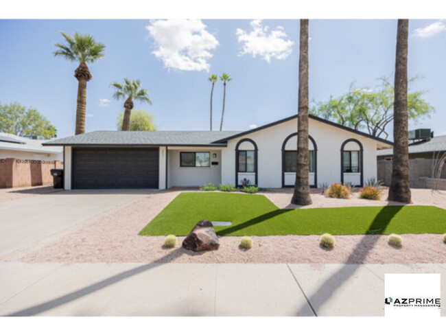 Building Photo - Unveil Your Dream Home in Scottsdale - Ful...