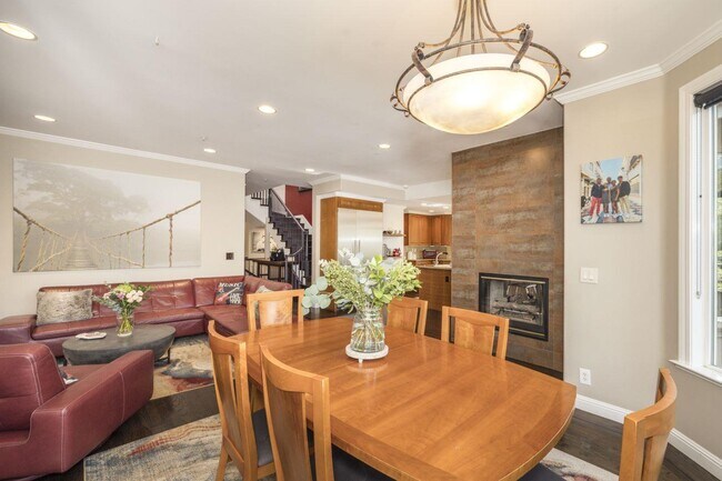 Foto del edificio - 3361 Oak Knoll Dr