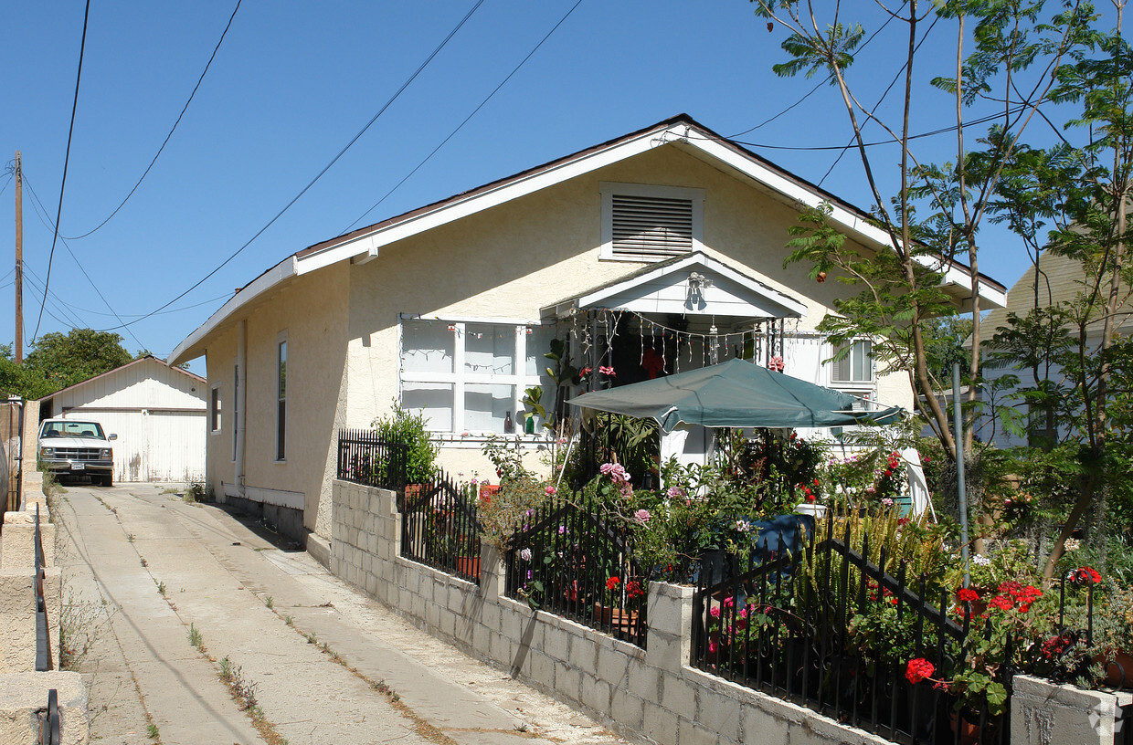 Building Photo - 423 N 10th St