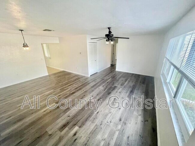 Foto del edificio - 22481 Westchester Blvd