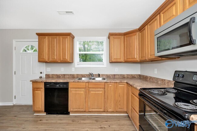 Foto del edificio - 800 Linwood Dr NW