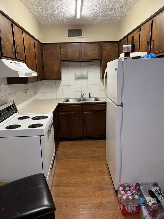 kitchen - 201 S 34th St