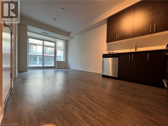 Building Photo - 212 King William St