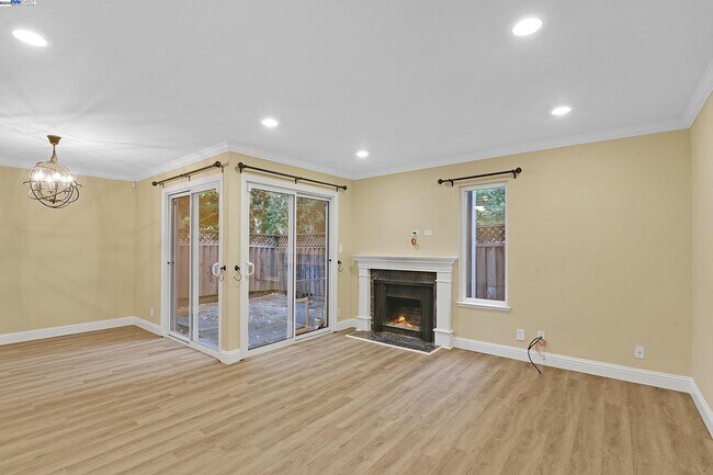 Building Photo - 425 Garden Creek Pl