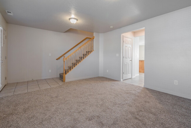 Building Photo - 3155 S Hidden Valley Dr