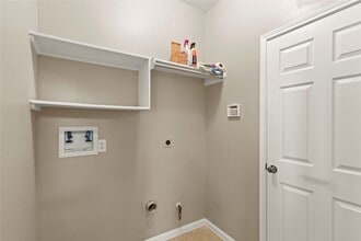 Building Photo - 10807 Oak Bayou Ln