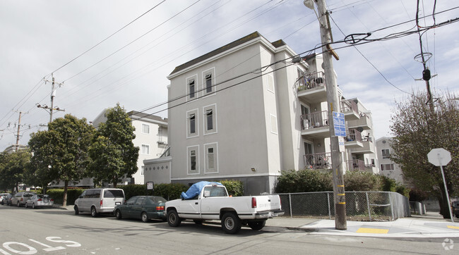 Building Photo - College Park Apartments