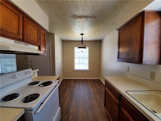 Foto del edificio - 215 Roberts Cir