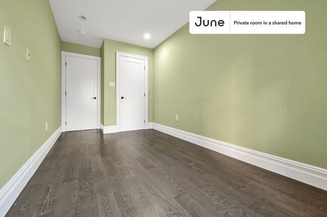 Foto del edificio - Private bedroom in 3 bed/1 bath Home