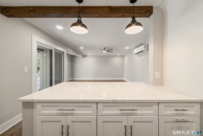 Building Photo - 304 Heritage Vlg