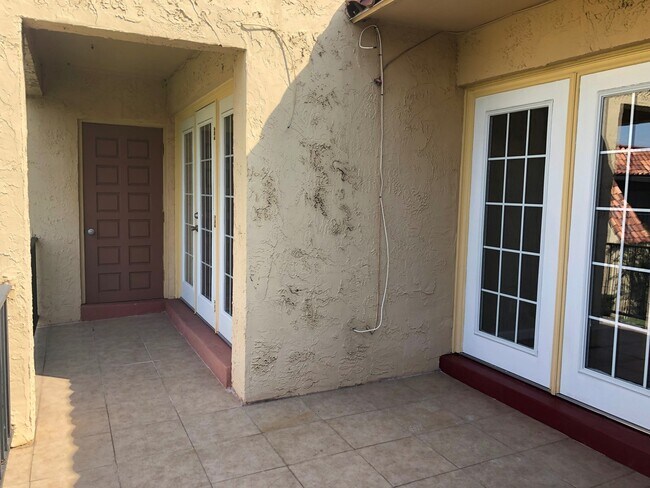 Building Photo - Beautiful 2 bedroom, 2 bathroom condo in T...