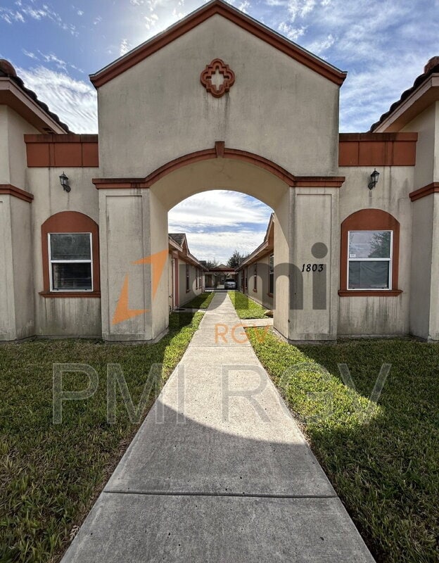 Primary Photo - 1803 Douglas