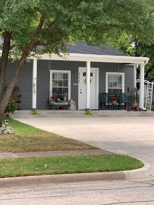 Photo - 111 E St Clair Dr House