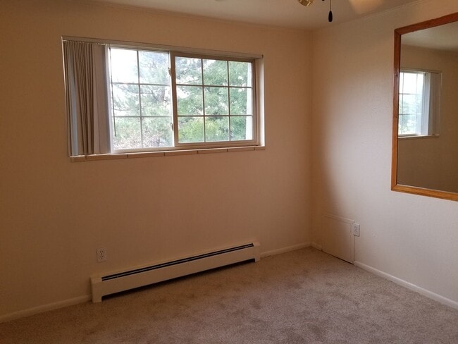 Foto del edificio - RENT SPECIAL! 1 BD on the TOP FLOOR. Cats ...