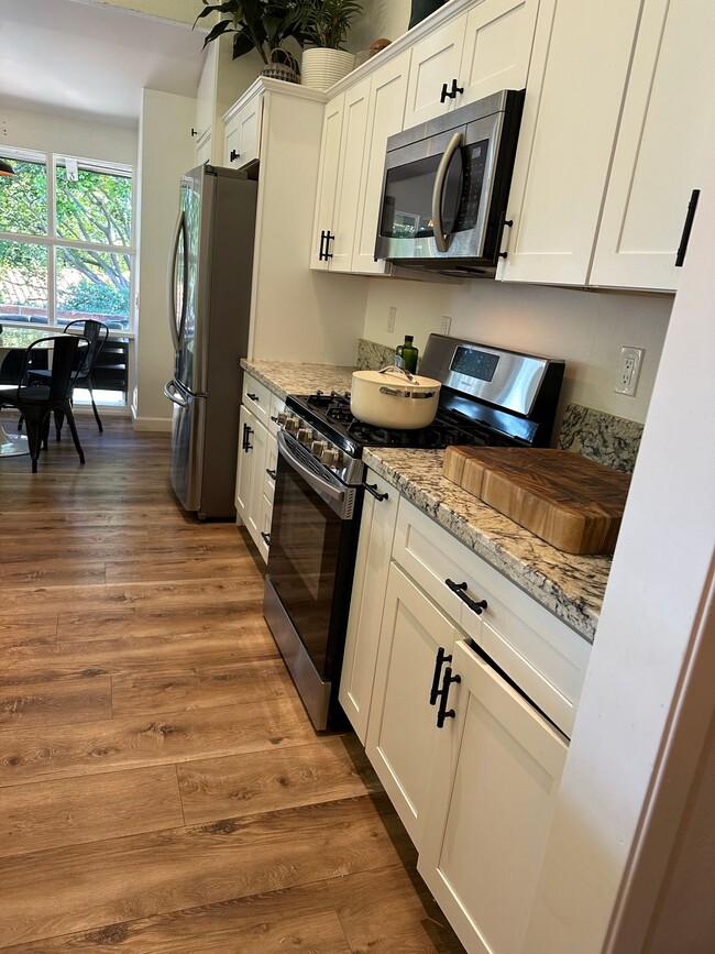 Building Photo - 303 Esplanade