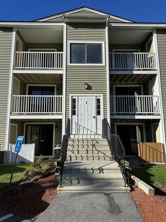 Building Photo - 4 Bridgeview Cir