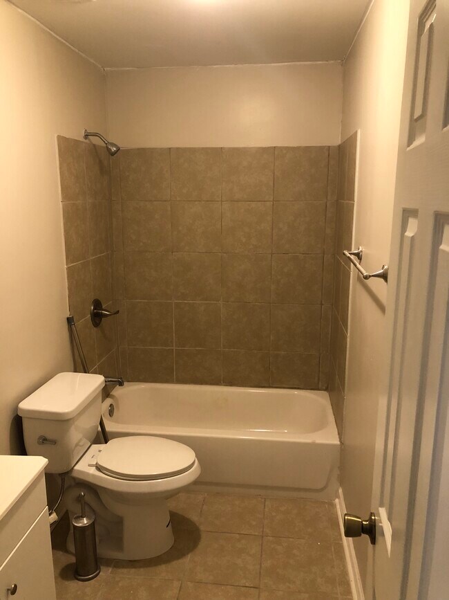 Building Photo - 1706 Riverside Ct NE