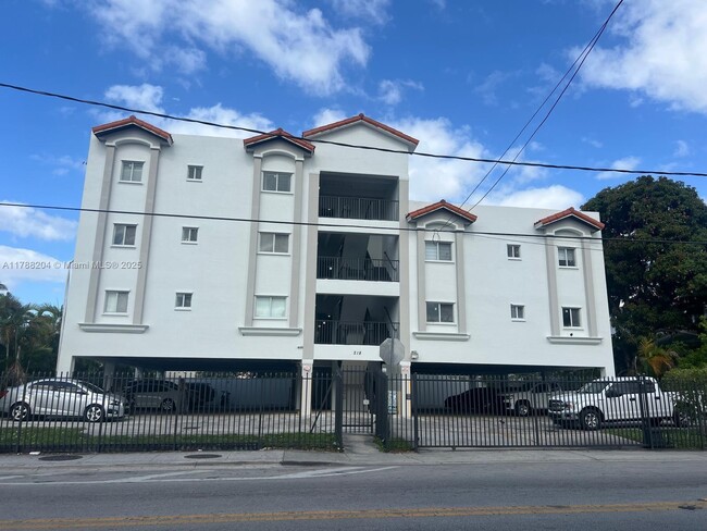 Building Photo - 218 SW 8th Ave