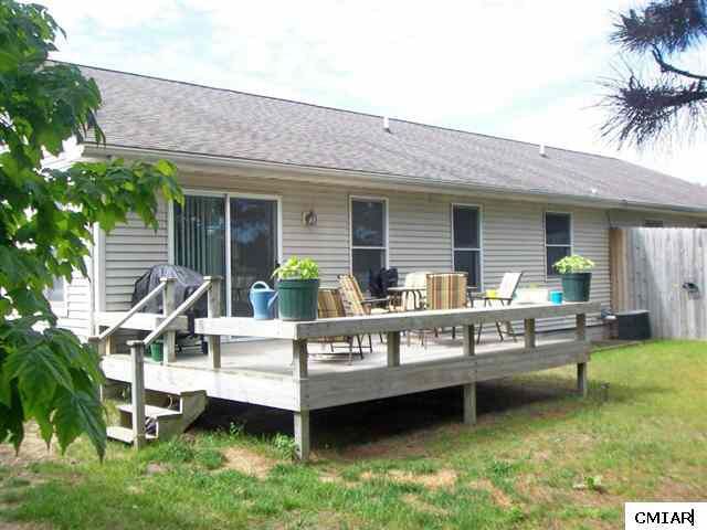 Deck in back - 1517 -1519 Manor Lane