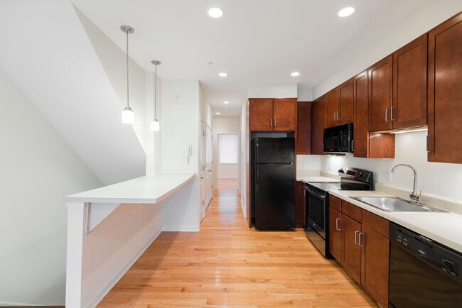 Building Photo - 921 S 23rd St
