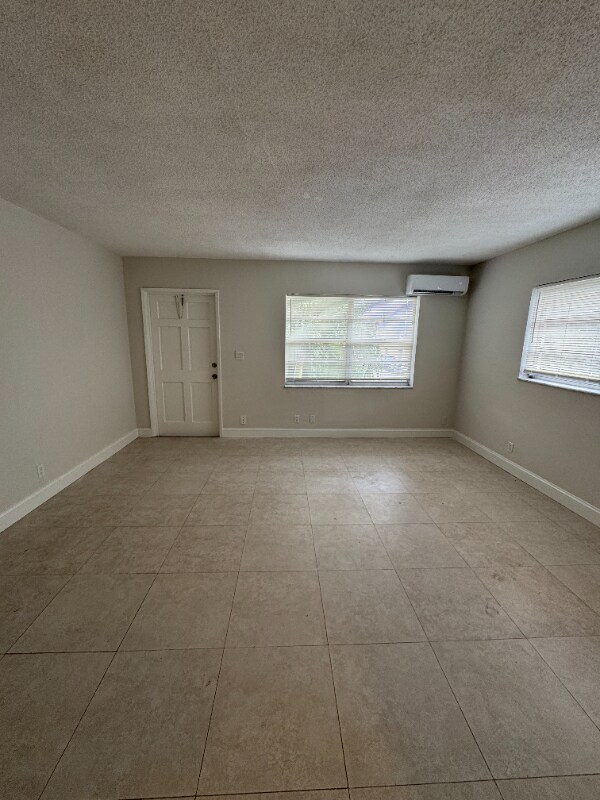 Foto del edificio - 5410 NE 22nd Terrace