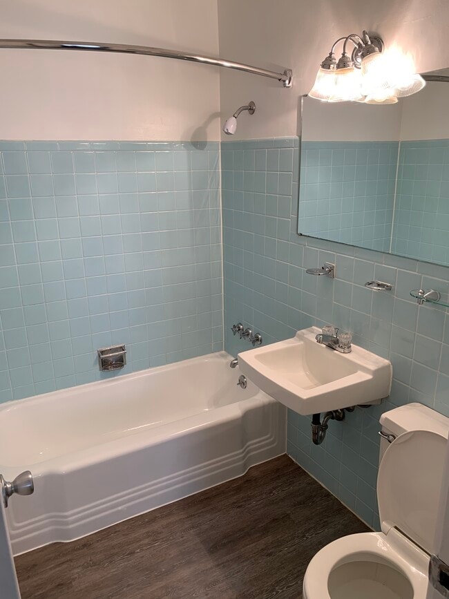 Building Photo - Royal Jameson