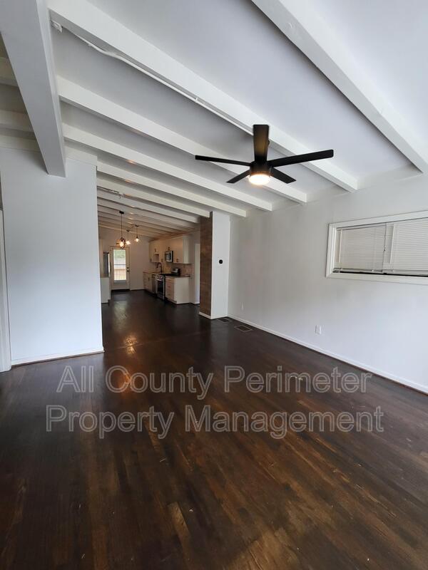 Building Photo - 2846 Monterey Dr