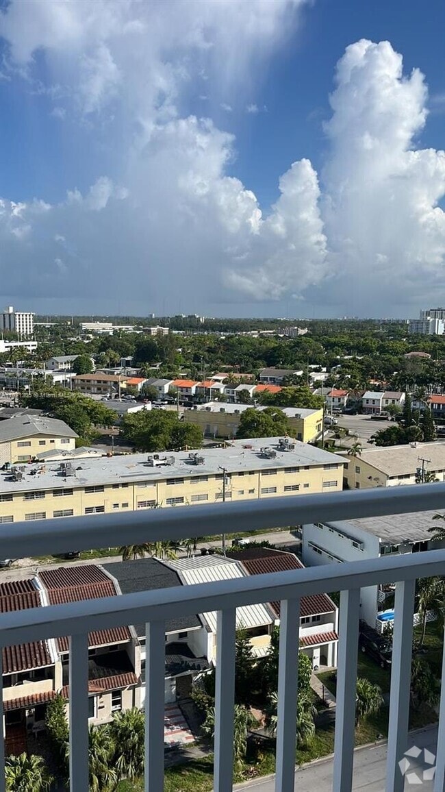 Building Photo - 2100 Sans Souci Blvd