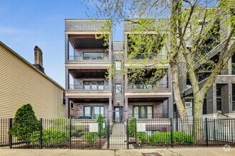 Building Photo - 1441 W Augusta Blvd
