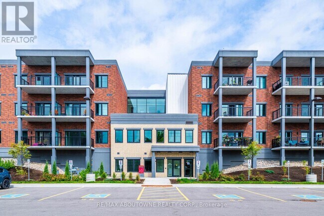 Building Photo - 121-121 Mary St