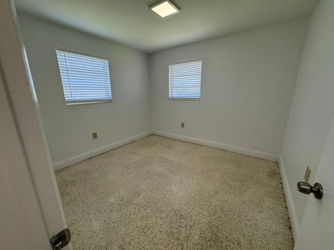 Foto del edificio - 955 SW 71st Ave