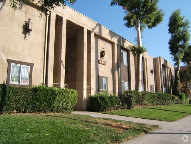 Peerless Apartaments - Peerless Building Corp.