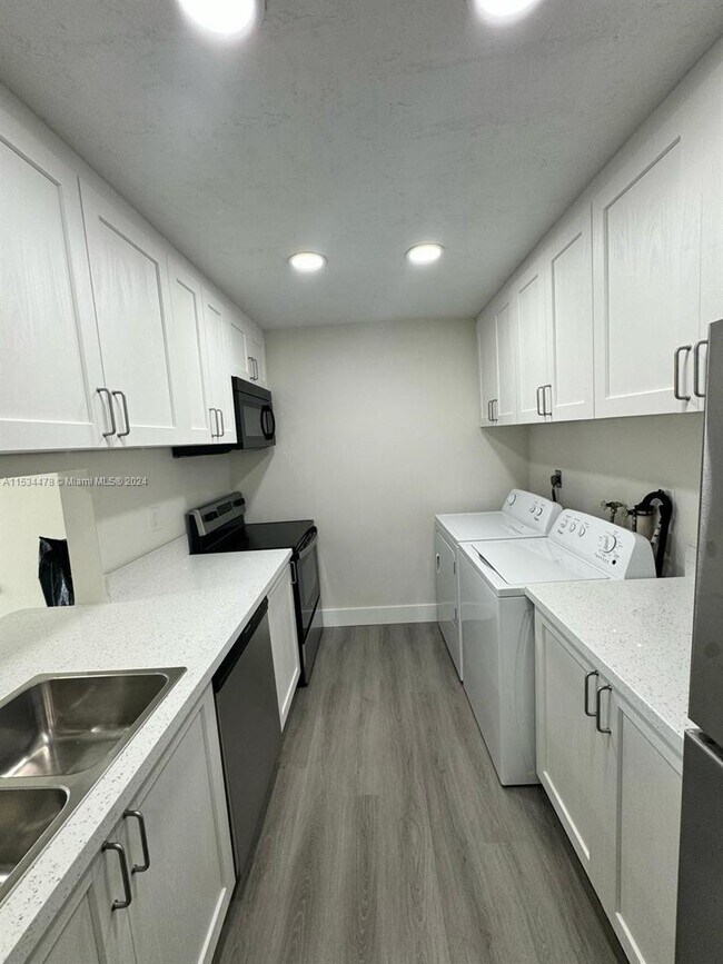 Foto del edificio - 2766 NW 196th St