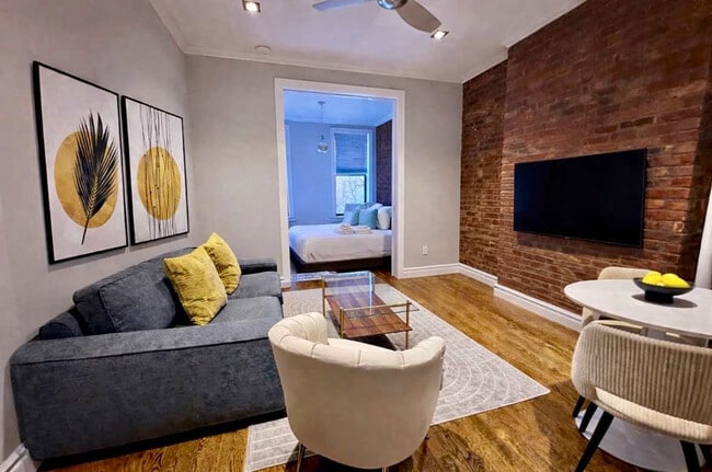 Building Photo - 246 Mott St