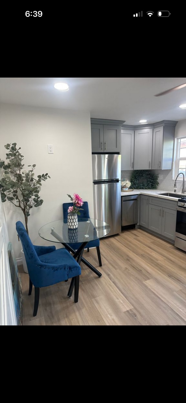 Building Photo - 116 W Arbor St