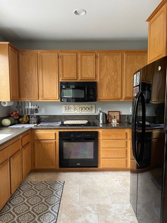Building Photo - Beautiful 4 Bdrm, 2.5 Ba, Two story 1,912 ...