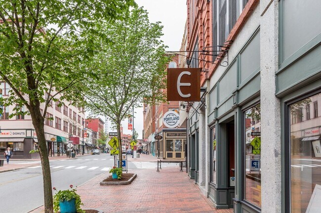 Foto del edificio - ALL UTILITIES INCLUDED - Furnished Downtown Portland, ME Condo w/ Parking, In-Unit Laundry, Priva...