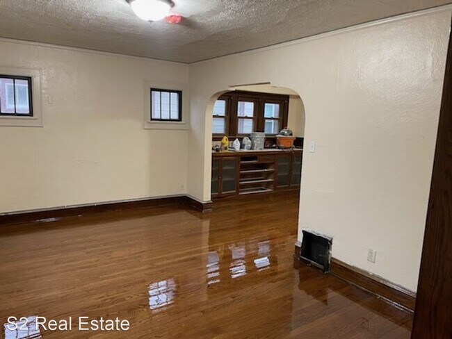 Building Photo - 2 br, 1 bath House - 7729 W Hicks St.