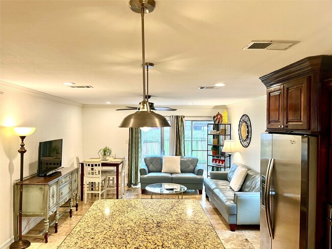 Building Photo - 2109 N Red Cedar Cir