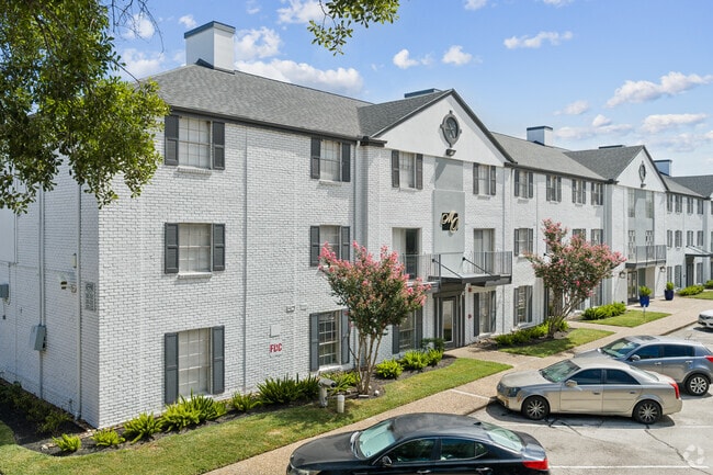 Building Photo - Meyer Oaks